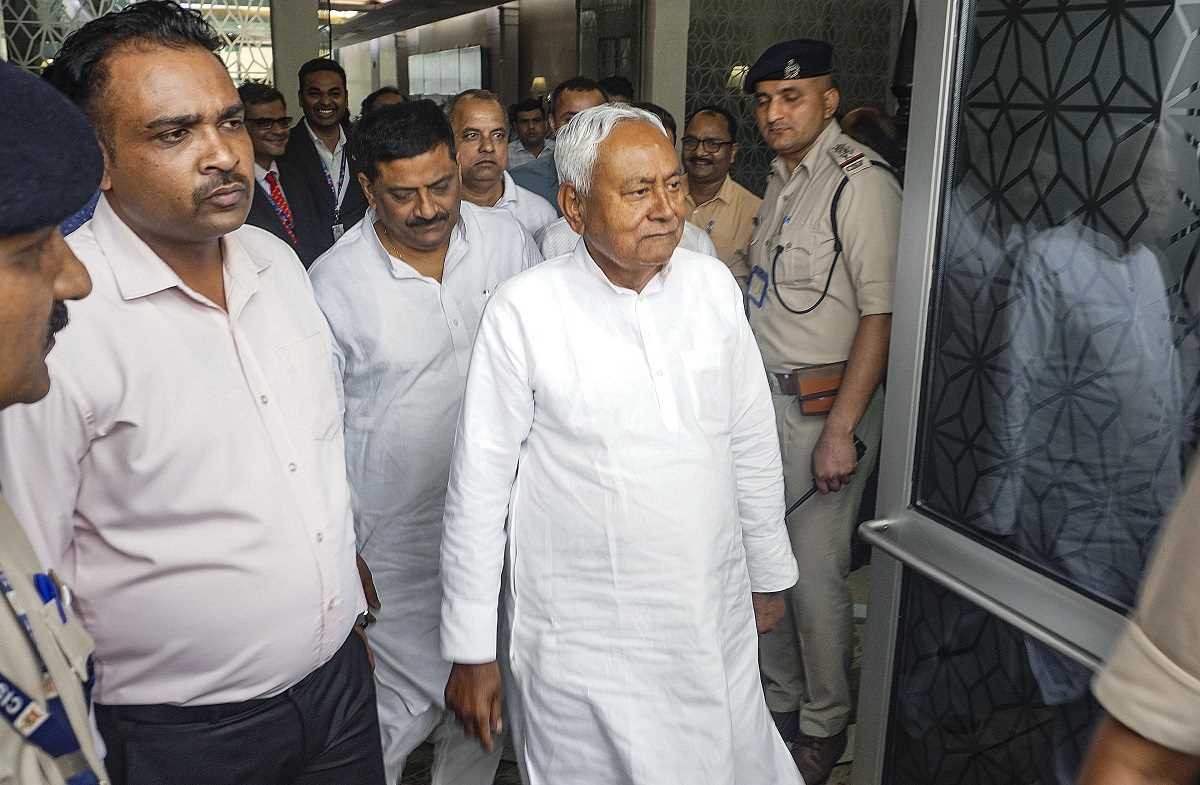 बिहार : मुख्यमंत्री नीतीश कुमार गोपालगंज रवाना, दुग्ध उत्पादन संयंत्र की आधारशिला रखेंगे